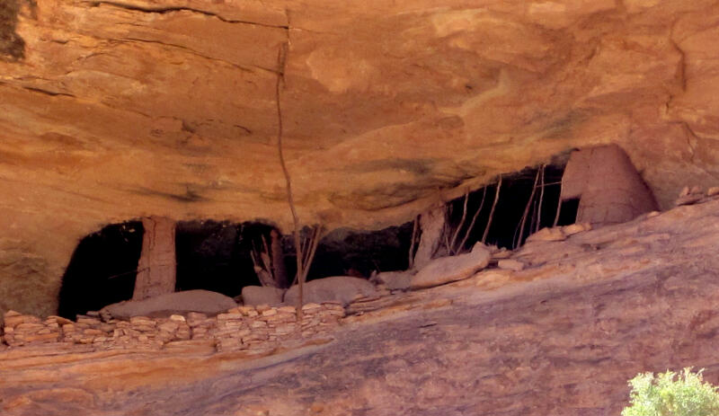 Anasazi Ruins in Pollys Canyon