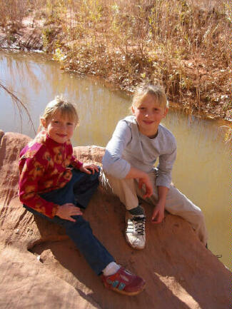 Sierra & Stormy in Courthouse Wash